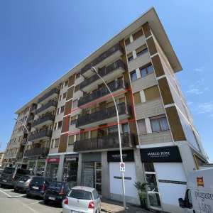 Ampio quadrilocale con doppi servizi Biella