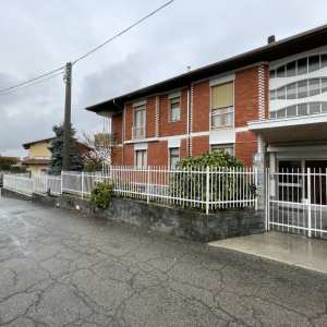 Alloggio tre vani + servizi. OCCHIEPPO INFERIORE