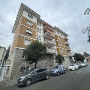 Alloggio due vani + servizi. CHIAVAZZA