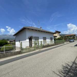 Casa indipendente con giardino Biella Vandorno